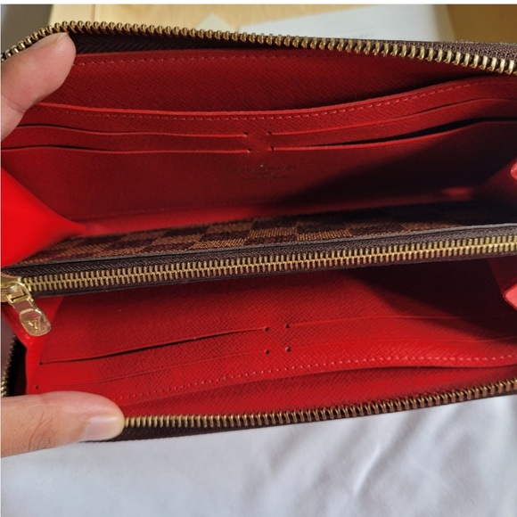 ❣️SOLD❣️$600 Authentic Pre-loved Louis Vuitton Long Wallet - Picture 7 of 8